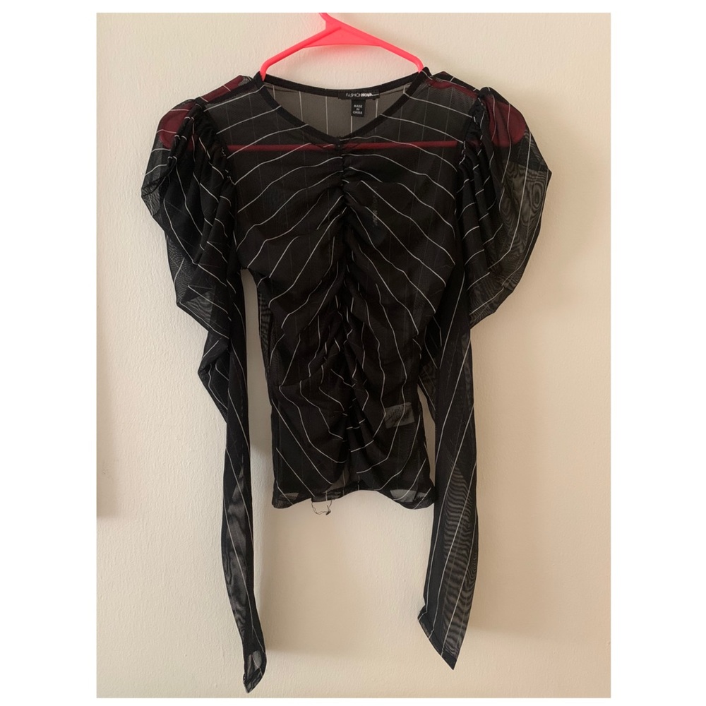 Woman’s fashion nova top